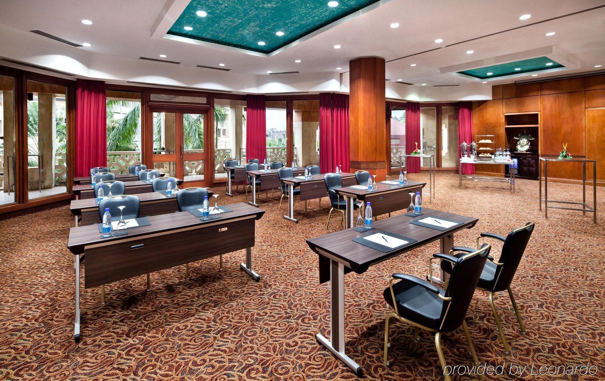 Hilton Yaounde Hotel Üzleti fotó